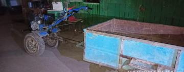 Пьяные покатушки: из-за падения мотоблока с прицепом пострадали двое детей и их мать